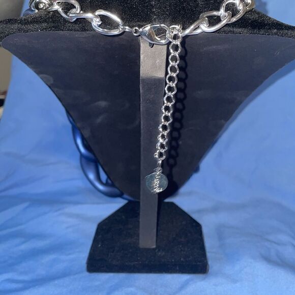 Coiris chunky blue statement necklace - Picture 4 of 5